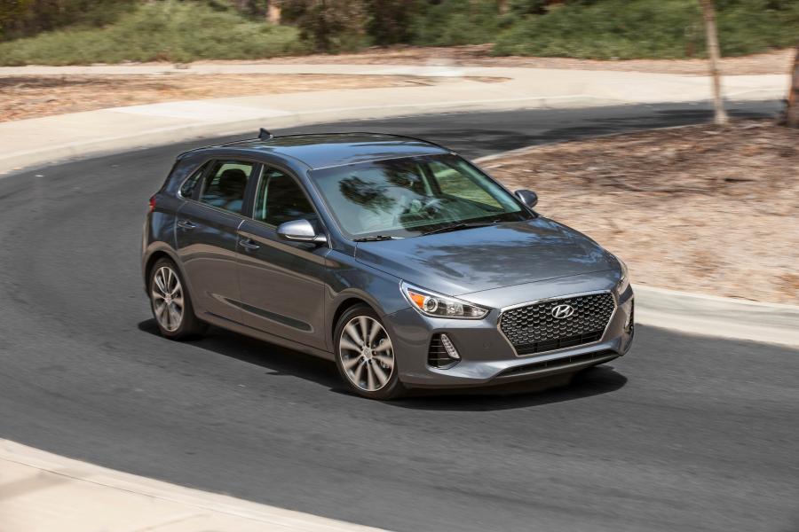  Hyundai Elantra GT 2017 года  (фото 14 из 16)